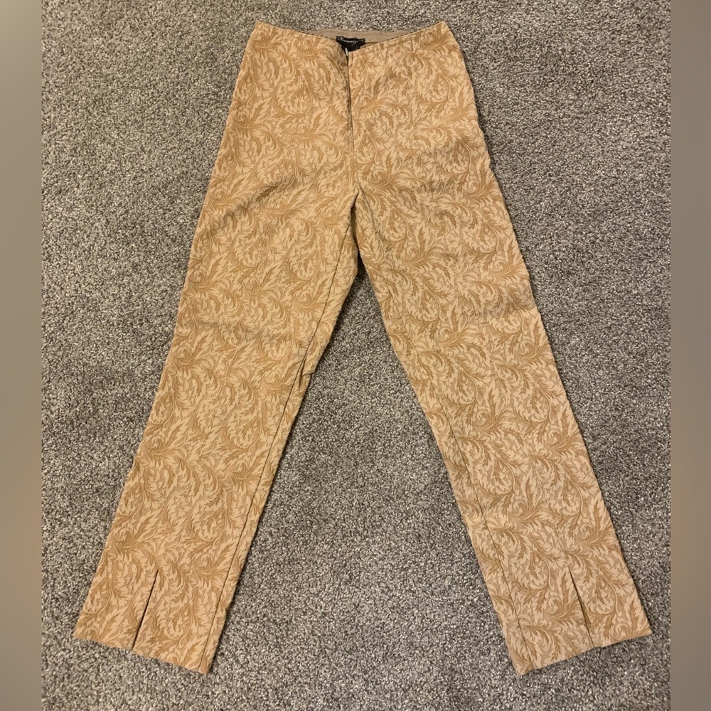 Vintage detailed gold capri pants